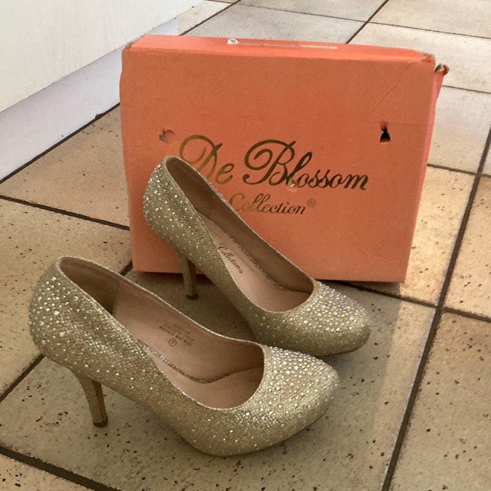 De Blossom Collection, gold size 7